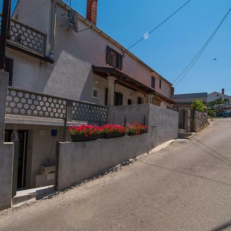 Apartment Andrija Vrbnik Exterior photo